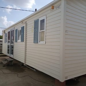 Casamovile prefabricada barata Roller de 8x3 metros en El Palmar.