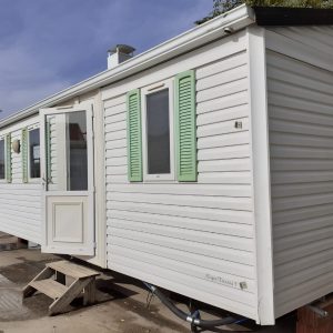 Mobil Home prefabricada de segunda mano IRM Super Titania de 8x4 metros en Chiclana.