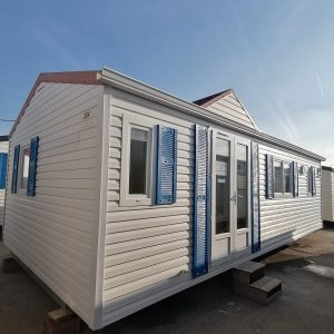 Casa movil prefabricada barata Lousiane Flores de 8x4 metros en Jerez.