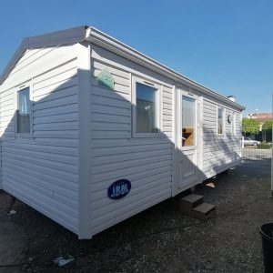 Casa movil prefabricada barata IRM Mercure de 8x3 metros en Córdoba.