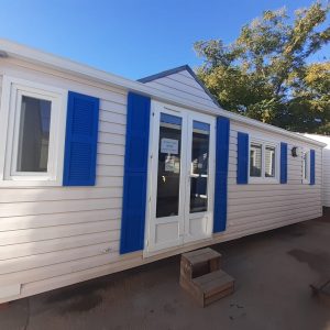 CASA MOVIL PREFABRICADA BARATA LOUSIANE FLORES DE 8X4 METROS EN GRANADA.