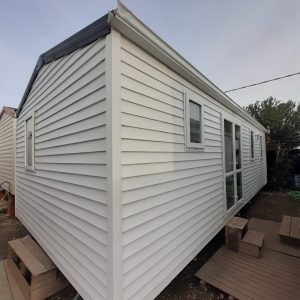 CASA MOVIL PREFABRICADA BARATA OHARA LIMON DE 8.5X4 METROS EN MALAGA.