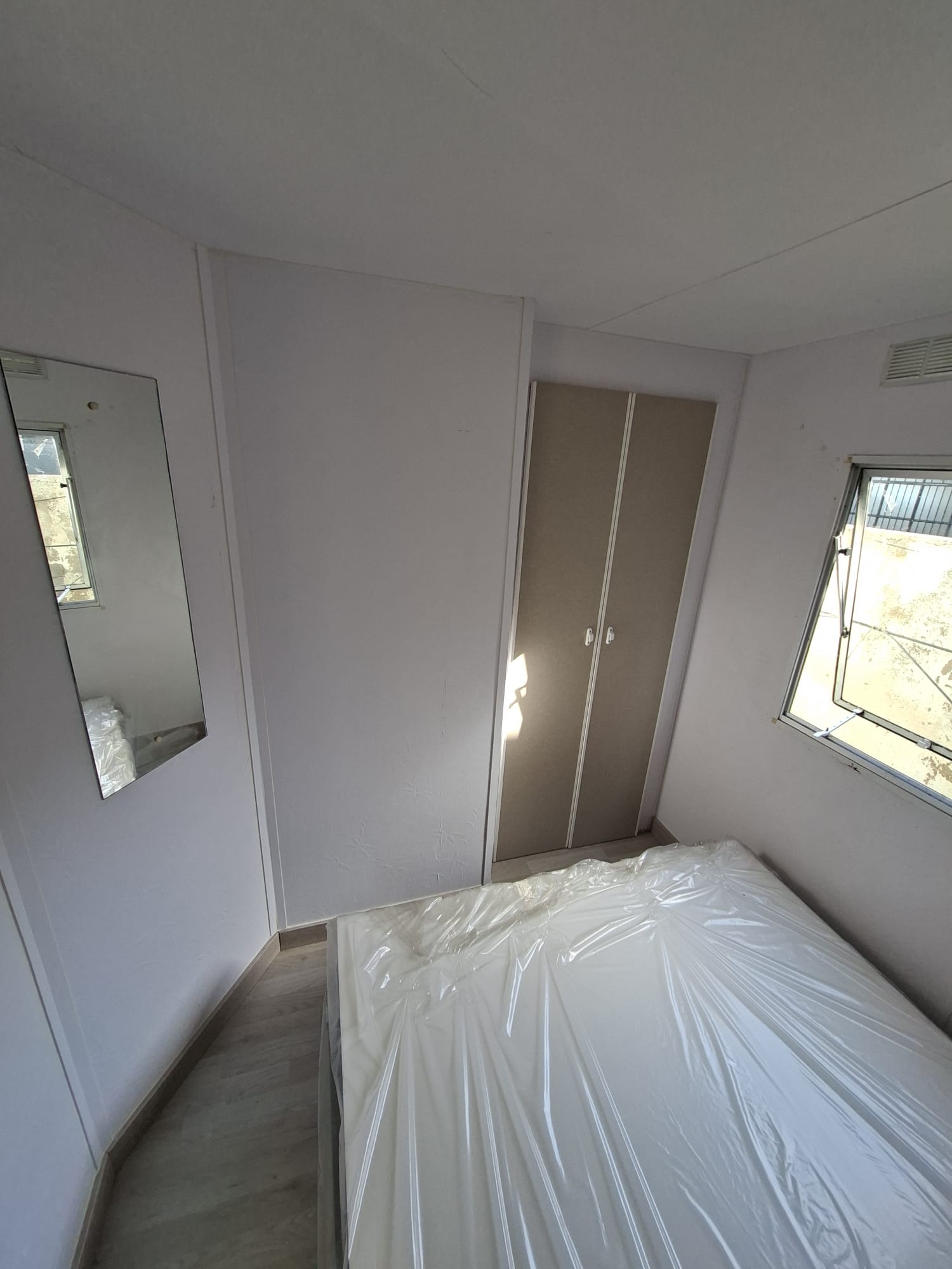 MOBIL HOME PREFABRICADA BARATA WILLERBY DE 8.5X3 METROS EN MALAGA. - Imagen 2