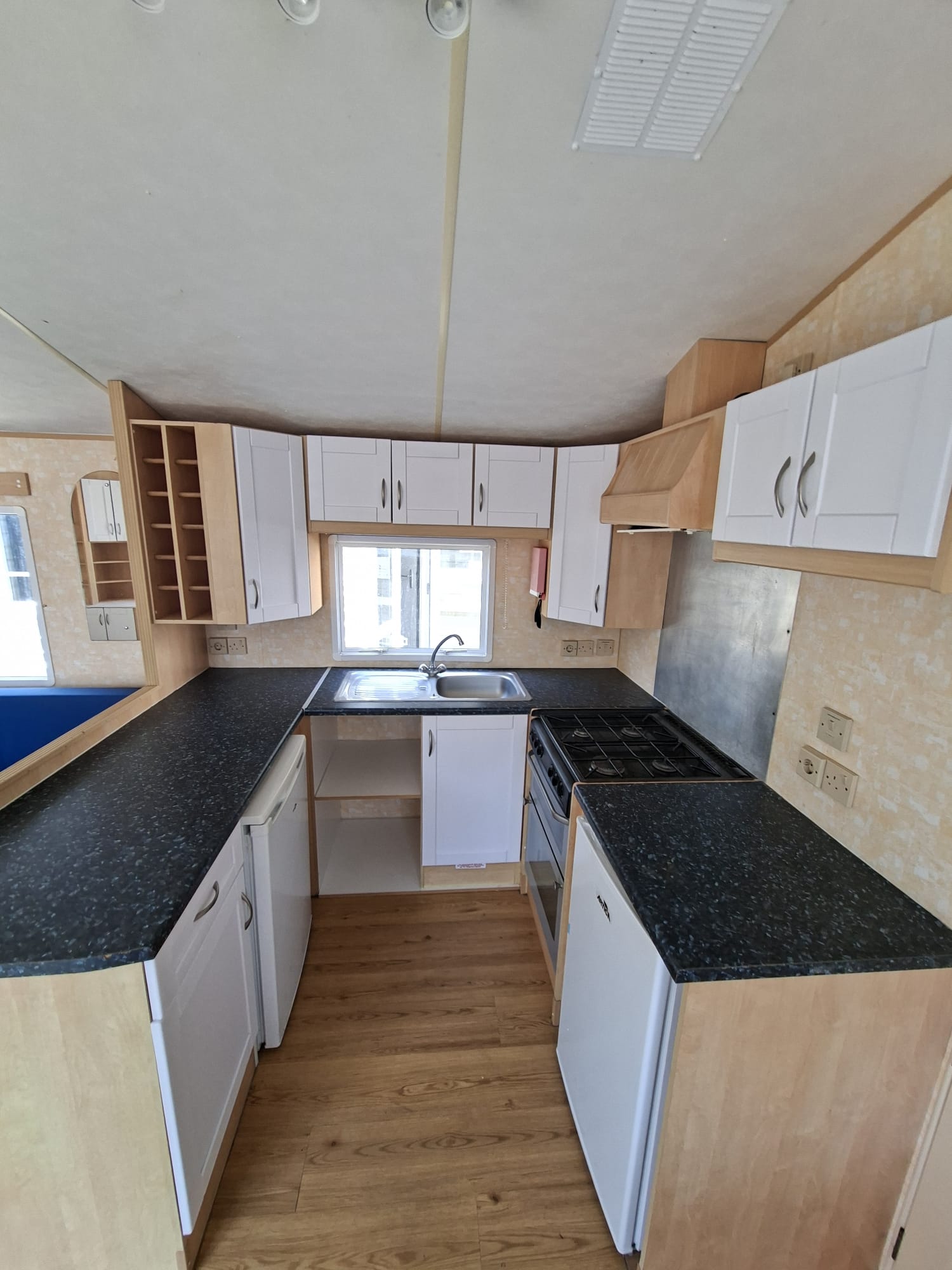 MOBIL HOME PREFABRICADA BARATA WILLERBY DE 10.5X3 METROS EN BADAJOZ. - Imagen 4