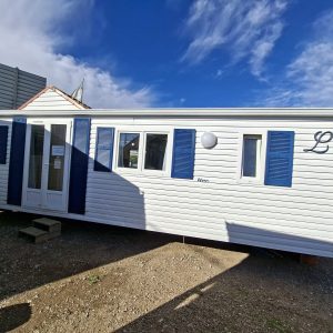 CASA MOVIL PREFABRICADA BARATA LOUSIANE FLORES DE 8X4 METROS EN CADIZ.