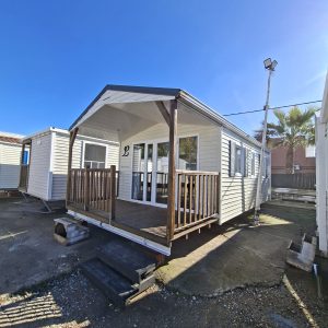 CASA MOVIL PREFABRICADA BARATA LOUSIANE DE 8.5X4 METROS EN MALAGA.